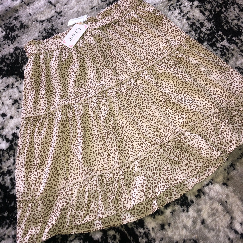 High waisted ruffled leopard skirt.